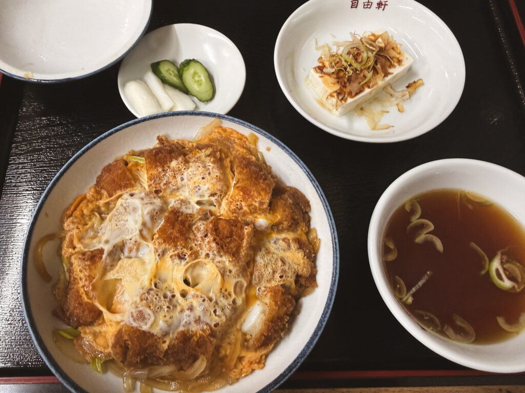 茨城県守谷市の中華洋食屋さん自由軒のイカ丼がおすすめ